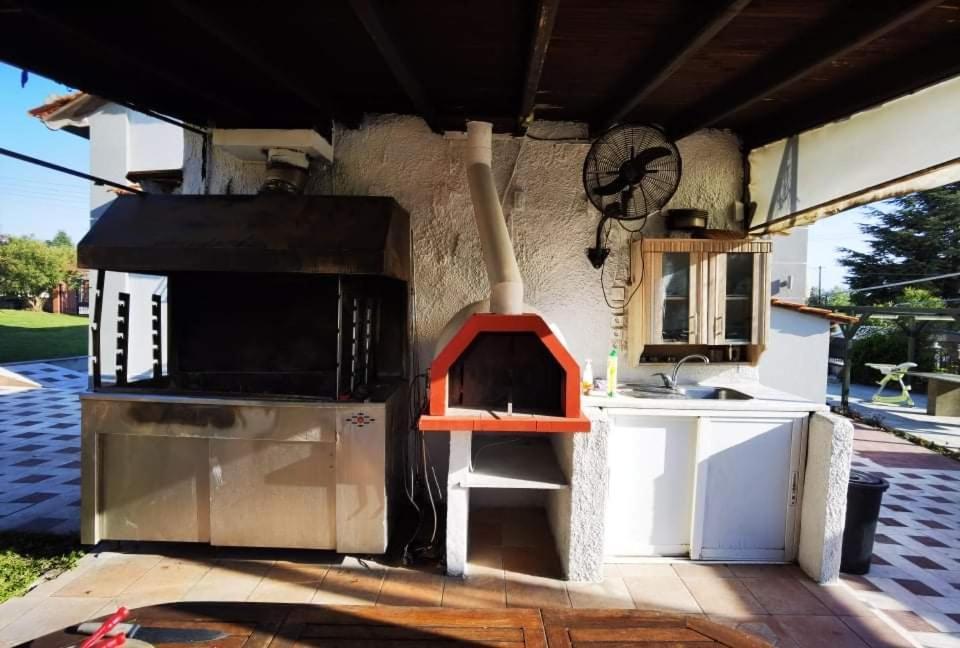 Rural Villa Private Pool, Bbq, Court ,20' Airport Nea Kallikrateia Dış mekan fotoğraf