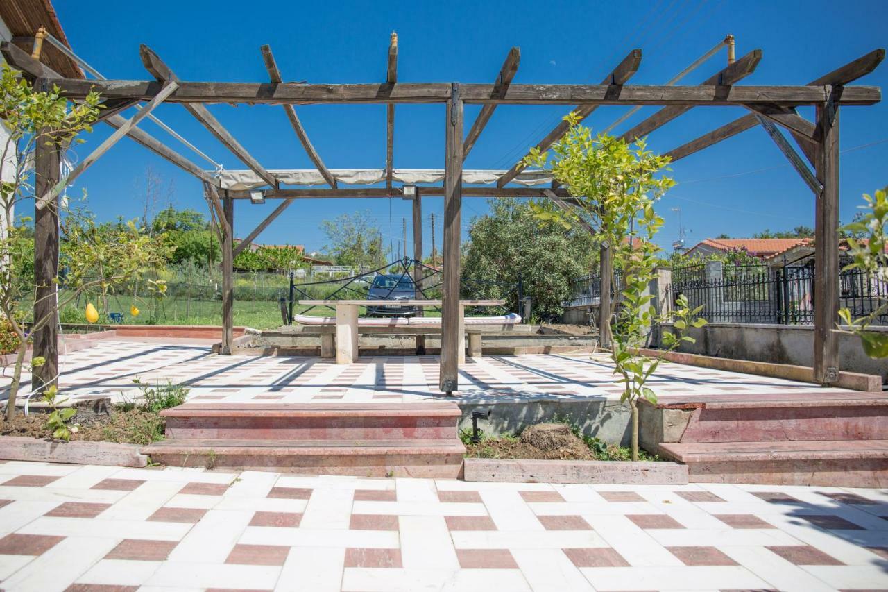 Rural Villa Private Pool, Bbq, Court ,20' Airport Nea Kallikrateia Dış mekan fotoğraf